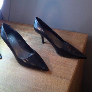 Basic black pointy toe 3 inch heels